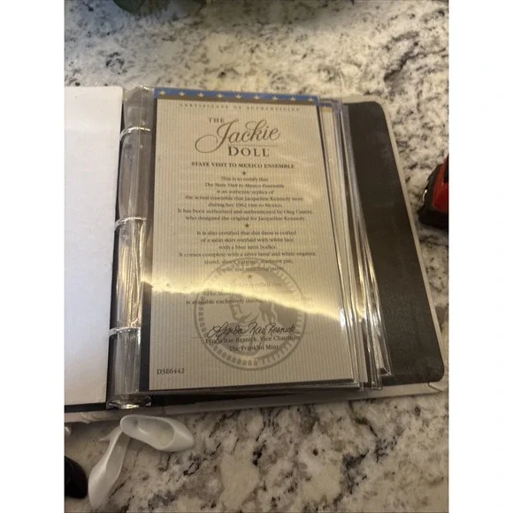 Franklin Mint Jackie Kennedy Doll with Wardrobe Trunk Outfits Accessories Book - Picture 9 of 16